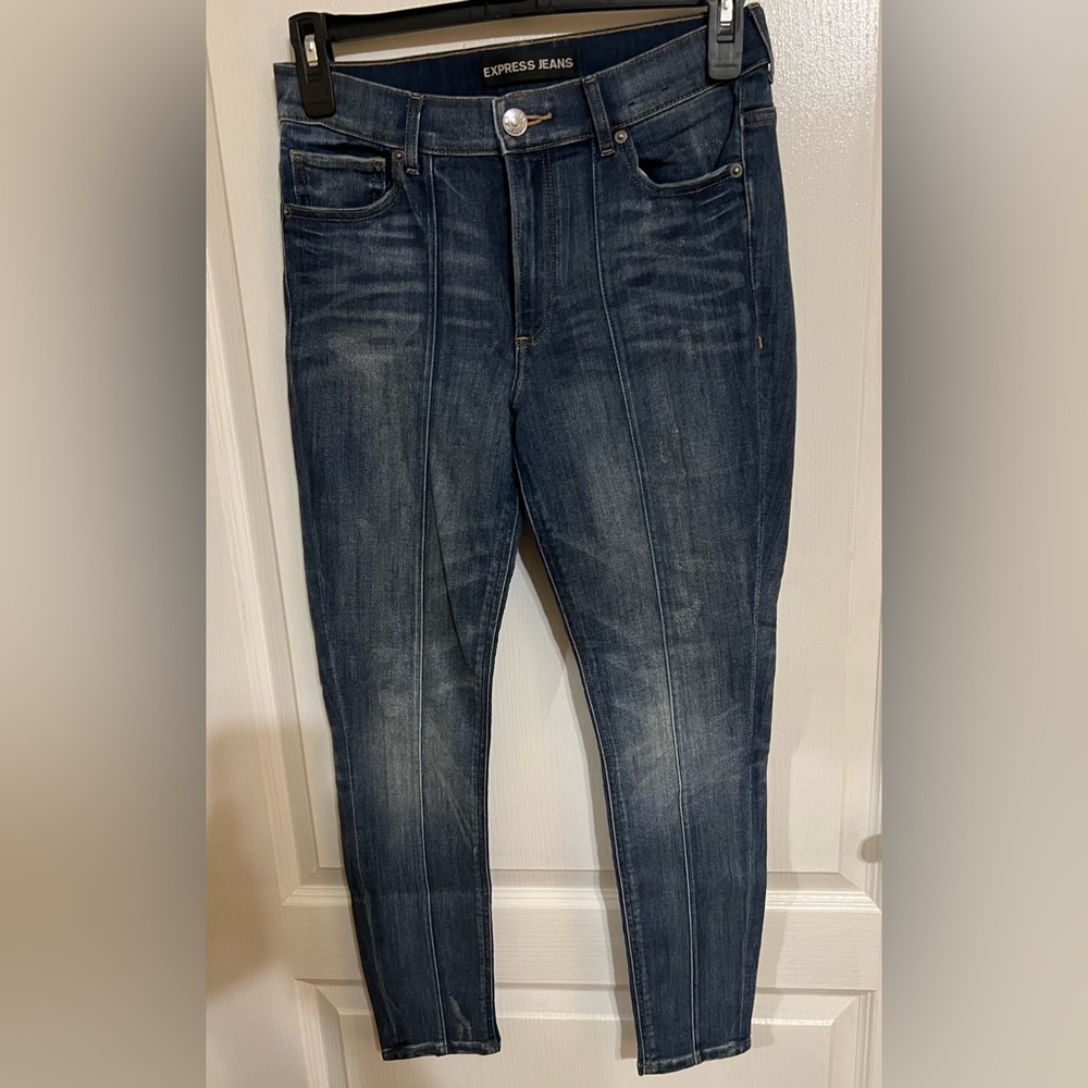 Express Jean Ankle Leggings High Rise stretchy.. NWOT.. Sz. 8 Reg.. never worn..